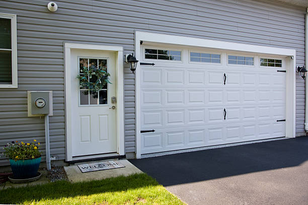 24/7 Emergency Garage Door Panel Replacement experts in Calumet County County, WI